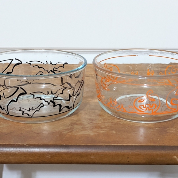 Pyrex Halloween Bowls Discontinued 1 qt. Bats Pumpkins Set of 2 Candy Dishes - Picture 4 of 6
